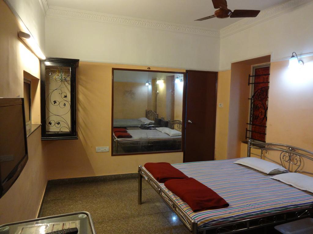 Central Guest House Kolkata Ngoại thất bức ảnh
